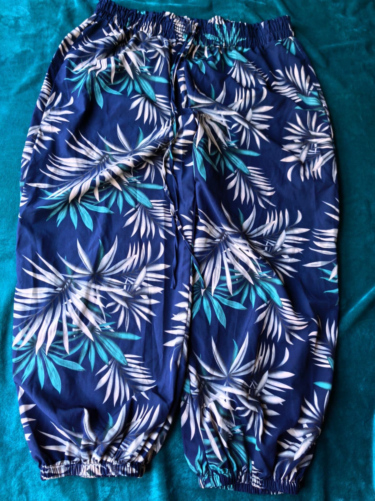 Navy tropical leaf print cropped harem pants, photo 2