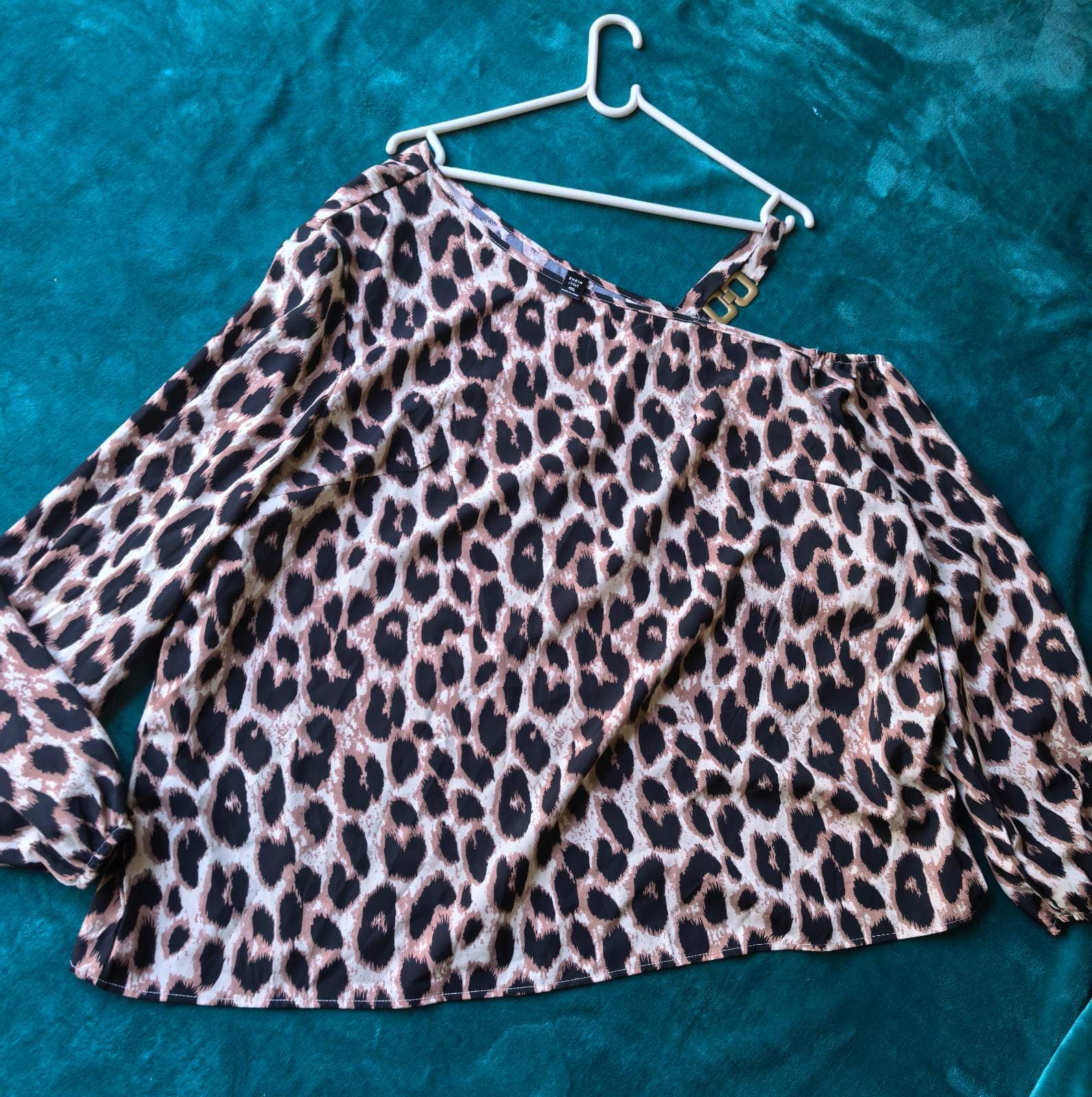 Leopard print asymmetric one-shoulder blouse, photo 2
