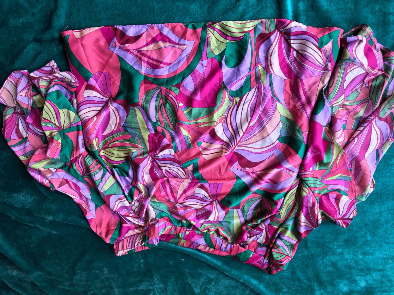 Bright tropical leaf print satin-look top
